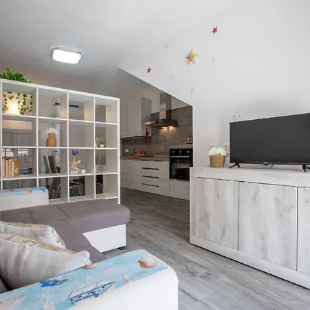 Apartment Domus De Mar By Interhome